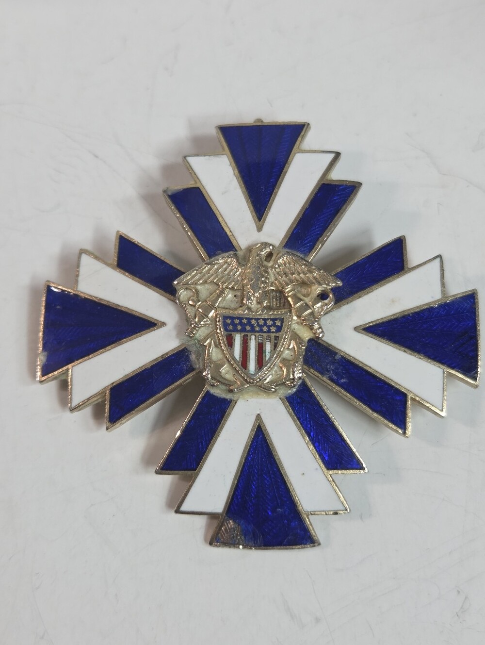 accessocraft nyc blue white enameled brooch military style v victory wwII pendnt